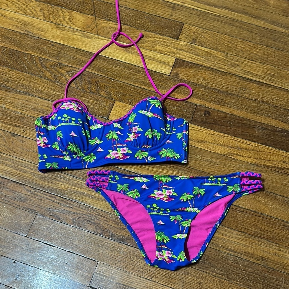 Hollister Women’s Cheeky Fit Blue and Pink Floral Bikini, Large